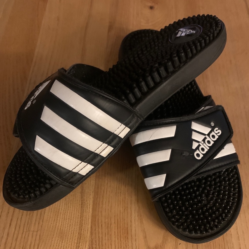 Woman’s size 7 slides
